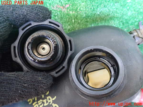 1UPJ-9237432410]シボレー・サバ―バン(型式不明)ラジエータータンク 中古_2