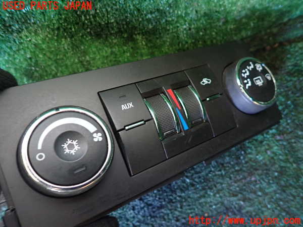 1UPJ-9237436066]シボレー・サバ―バン(型式不明)エアコンスイッチ1 中古_2