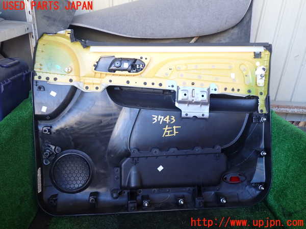 1UPJ-9237431264]シボレー・サバ―バン(型式不明)左前ドア内張り 中古_4