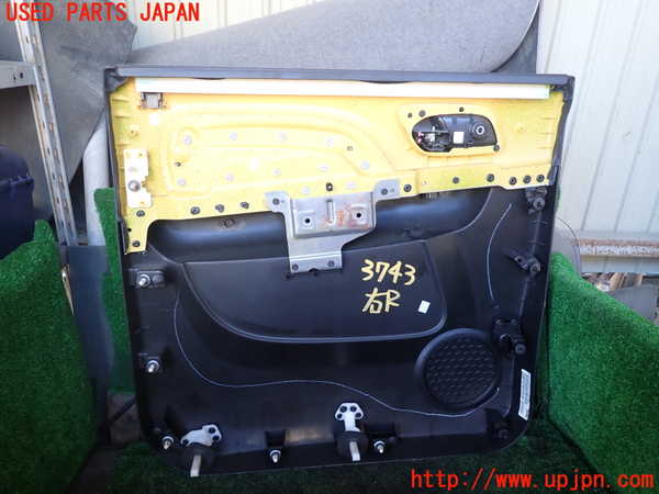 1UPJ-9237431294]シボレー・サバ―バン(型式不明)右後ドア内張り 中古_4