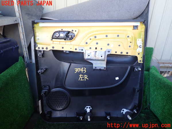 1UPJ-9237431324]シボレー・サバ―バン(型式不明)左後ドア内張り 中古_4