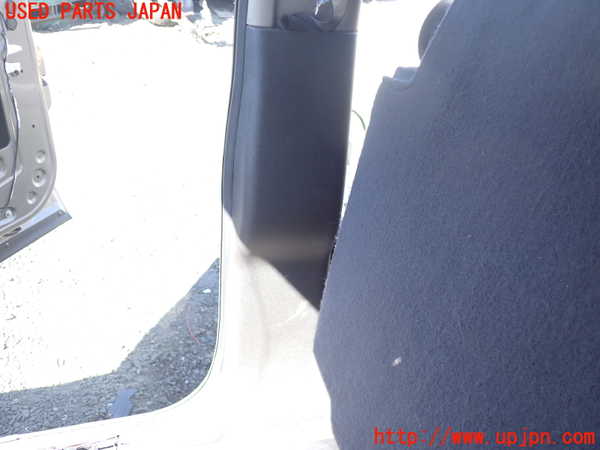 1UPJ-9237437665]シボレー・サバ―バン(型式不明)右センターピラートリム 中古_3