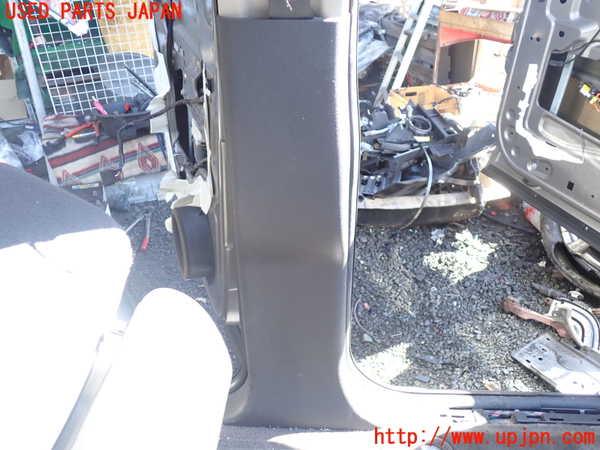 1UPJ-9237437670]シボレー・サバ―バン(型式不明)左センターピラートリム 中古_3