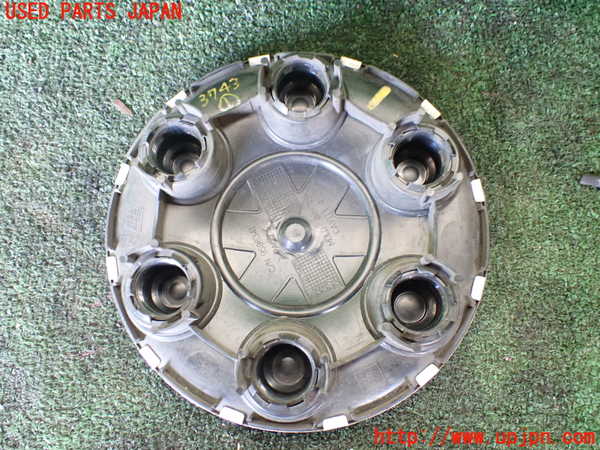 1UPJ-9237439426]シボレー・サバ―バン(型式不明)17インチホイールキャップ1枚① 中古_2