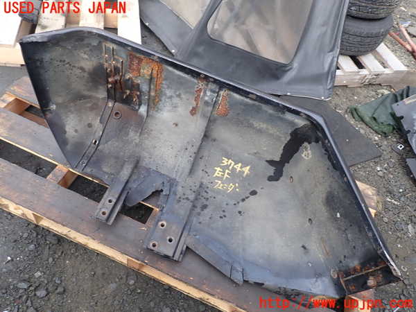 1UPJ-9237441082]三菱ジープ(J53(改))左前フェンダー 【ジャンク】_4
