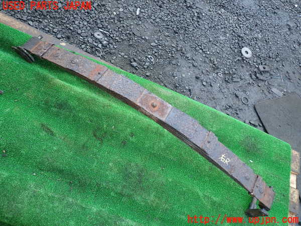 1UPJ-9237455100]三菱ジープ(J54)右リアスプリング 【ジャンク】_4