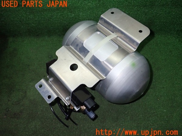 3UPJ=9237460401]ジャガー XJ XJ8 3.5(J72RA X350)純正 2W93-5B696-AF エアサスタンク ソレノイドバルブブロック付き 中古_2