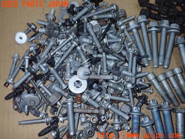 3UPJ=9237470720]ベンツ C220d アバンギャルド AMGライン(205014 W205)ネジ・ナット・ステー類 セット ジャンク_4