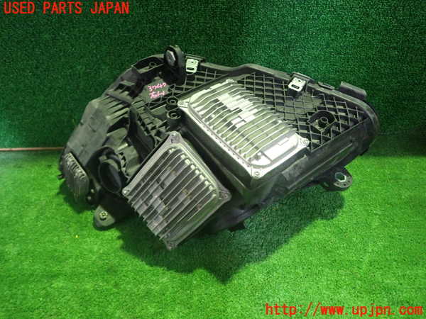 1UPJ-9237471130]ベンツ C220 d(205014)(W205)右ヘッドライト LED 中古_4