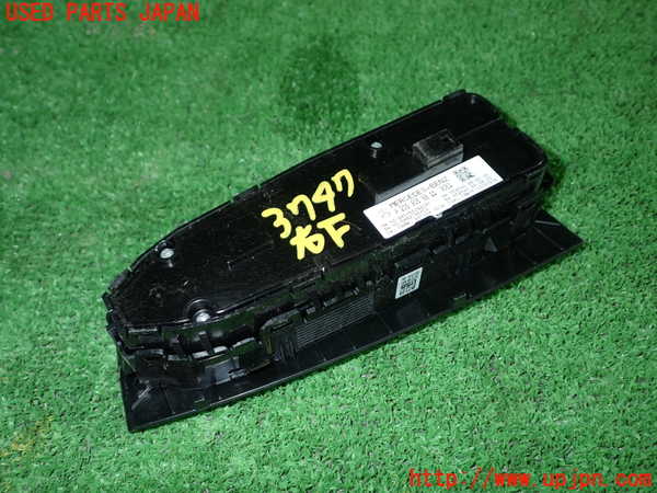 1UPJ-9237476240]ベンツ C220 d(205014)(W205)右前パワーウィンドウスイッチ 中古_3