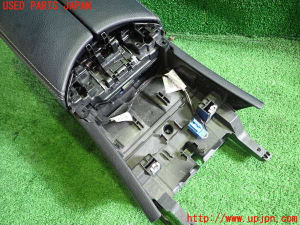 1UPJ-9237477540]ベンツ C220 d(205014)(W205)センターコンソール 中古_4