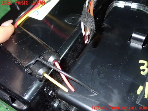 1UPJ-9237477841]ベンツ C220 d(205014)(W205)小物入れ1 中古_4