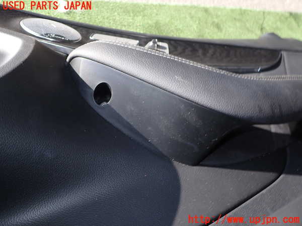 1UPJ-9237471234]ベンツ C220 d(205014)(W205)右前ドア内張り 中古_3