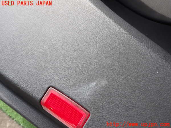 1UPJ-9237471264]ベンツ C220 d(205014)(W205)左前ドア内張り 中古_2