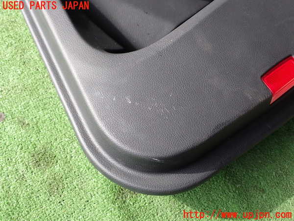 1UPJ-9237471294]ベンツ C220 d(205014)(W205)右後ドア内張り 中古_2