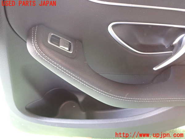 1UPJ-9237471294]ベンツ C220 d(205014)(W205)右後ドア内張り 中古_4