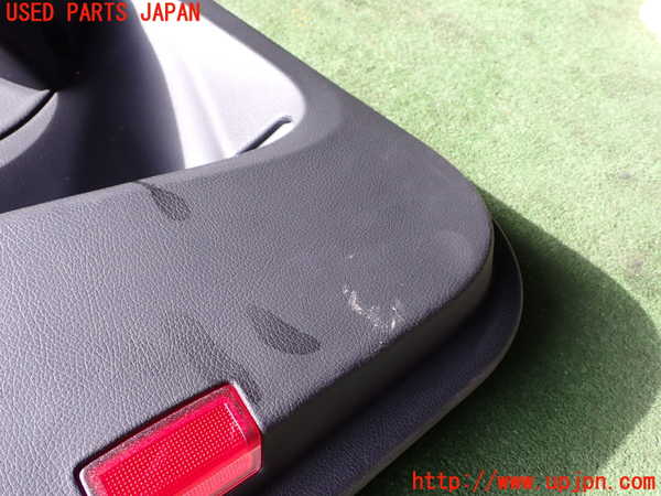 1UPJ-9237471324]ベンツ C220 d(205014)(W205)左後ドア内張り 中古_3