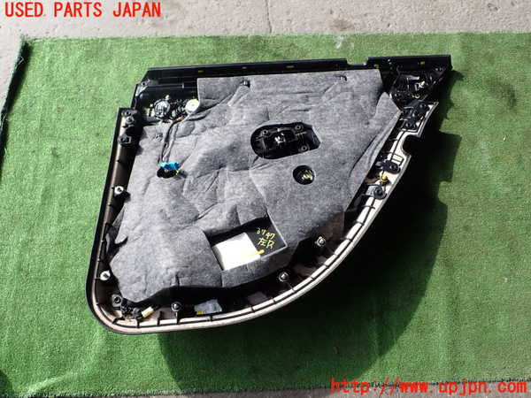 1UPJ-9237471324]ベンツ C220 d(205014)(W205)左後ドア内張り 中古_4