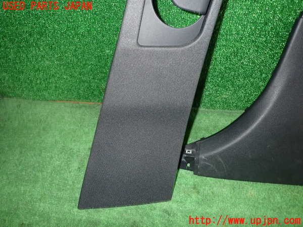 1UPJ-9237477665]ベンツ C220 d(205014)(W205)右センターピラートリム 中古_3