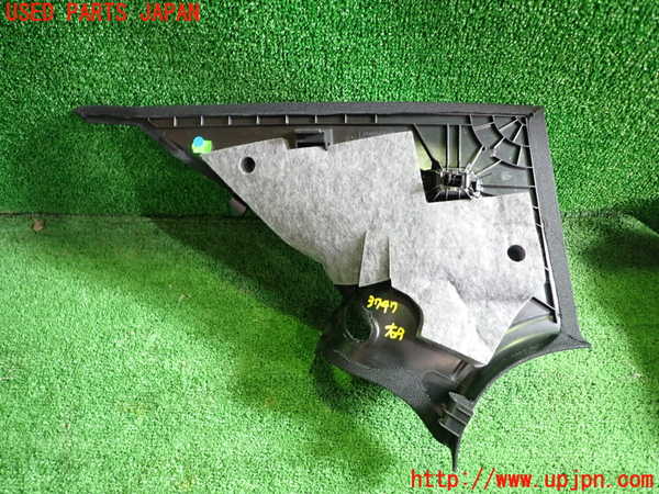 1UPJ-9237477675]ベンツ C220 d(205014)(W205)右リアピラートリム 中古_2