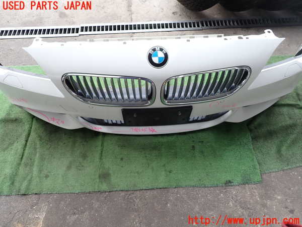 2UPJ-9237491010]BMW 523d(FW20)フロントバンパー (Mスポーツ) 中古 (F10)_4