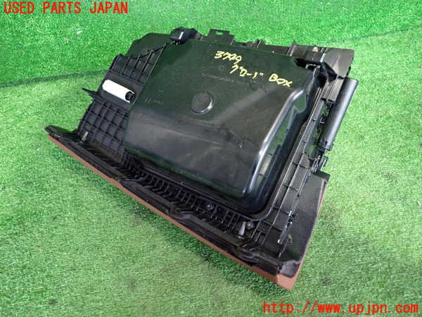 2UPJ-9237497516]BMW 523d(FW20)グローブボックス1 中古 (F10)_2