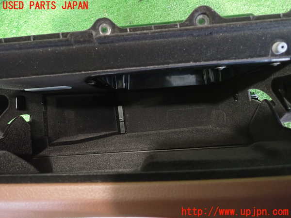 2UPJ-9237497516]BMW 523d(FW20)グローブボックス1 中古 (F10)_5