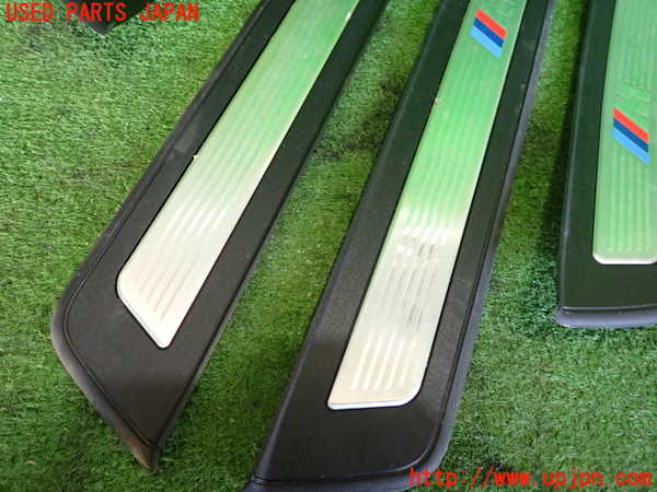 2UPJ-9237497740]BMW 523d(FW20)スカッフプレート 中古 (F10)_2