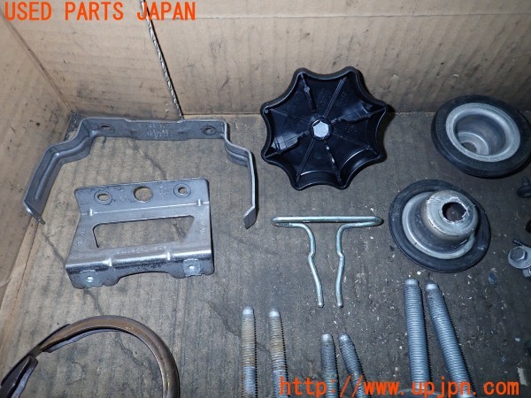 3UPJ=9237520720]VW up! GTI(AADKR)ネジ・ナット・ステー類 セット ジャンク_2
