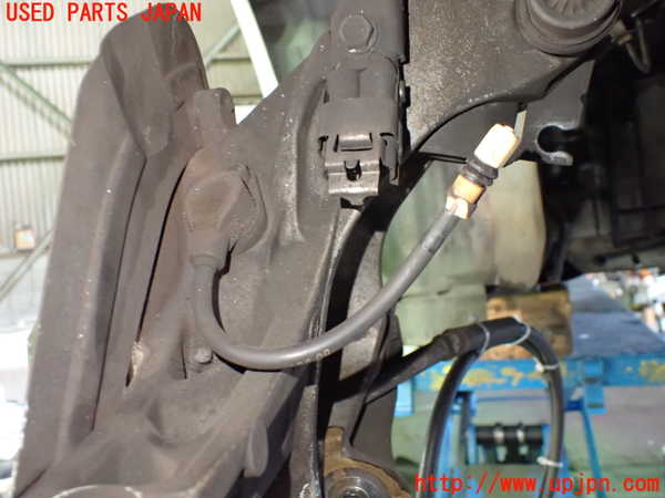 1UPJ-9237554305]ポルシェ・ボクスター(98667)左リアナックルハブ 中古_4