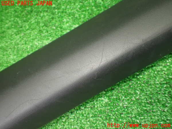 1UPJ-9237557655]ポルシェ・ボクスター(98667)右フロントピラートリム 中古_3