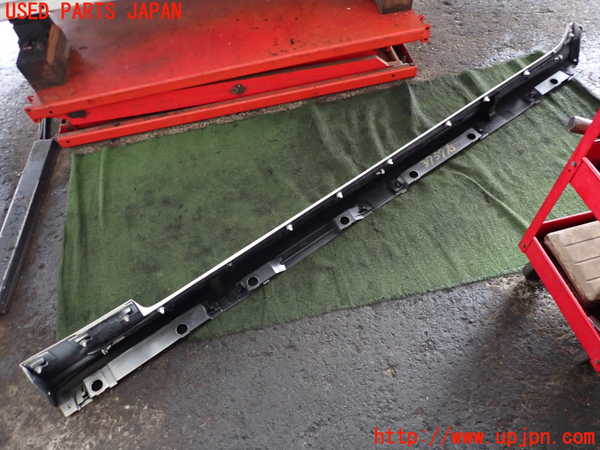 2UPJ-9237571390]クラウン ハイブリッド(AZSH20)右サイドステップ 中古_4