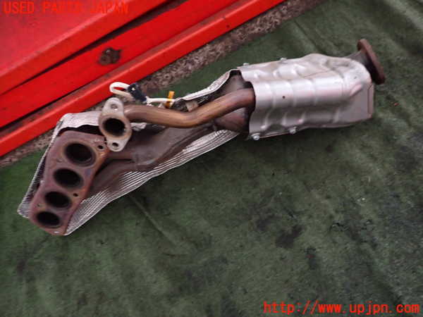 2UPJ-9237572041]クラウン ハイブリッド(AZSH20)エキマニ1 (触媒 マニバーター) 中古_2