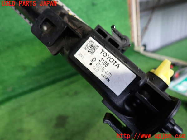 2UPJ-9237572321]クラウン ハイブリッド(AZSH20)ラジエーター1 中古_3