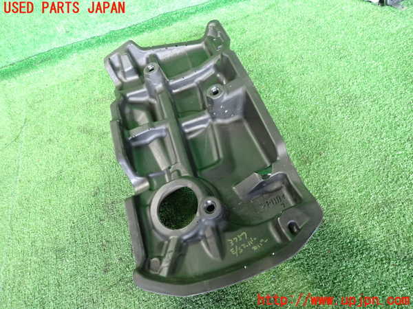 2UPJ-9237572160]クラウン ハイブリッド(AZSH20)エンジンアッパーカバー 中古_2