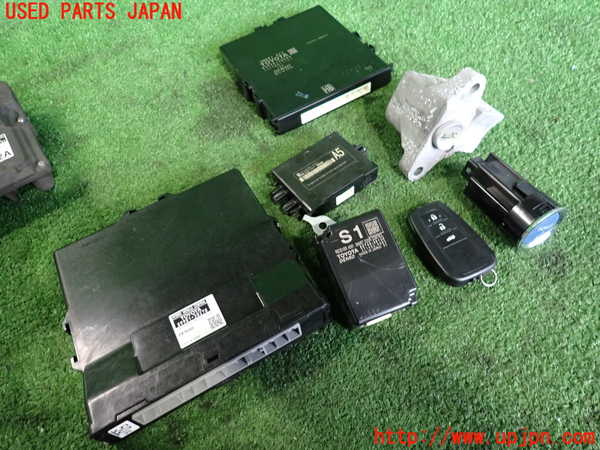 2UPJ-9237576110]クラウン ハイブリッド(AZSH20)エンジンコンピューター 中古_3