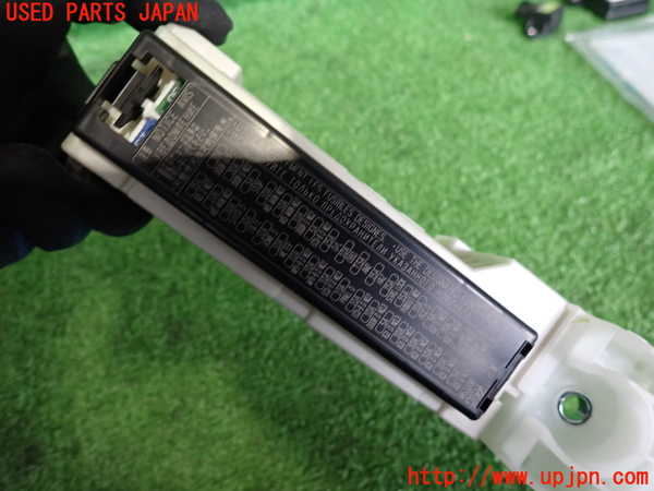 2UPJ-9237576741]クラウン ハイブリッド(AZSH20)ヒューズボックス1 中古_2