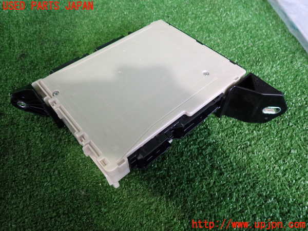 2UPJ-9237576742]クラウン ハイブリッド(AZSH20)ヒューズボックス2 中古_3