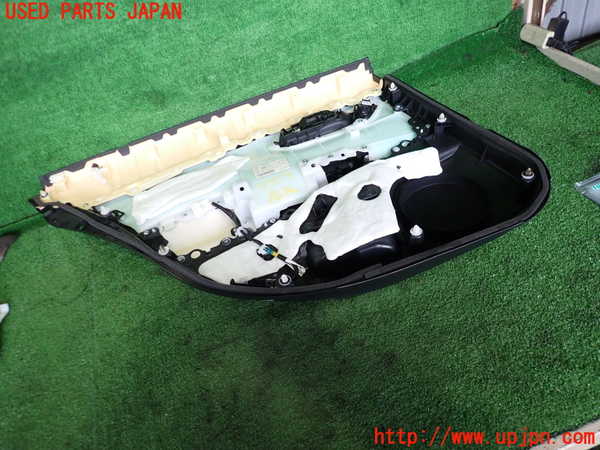 2UPJ-9237571294]クラウン ハイブリッド(AZSH20)右後ドア内張り 中古_3