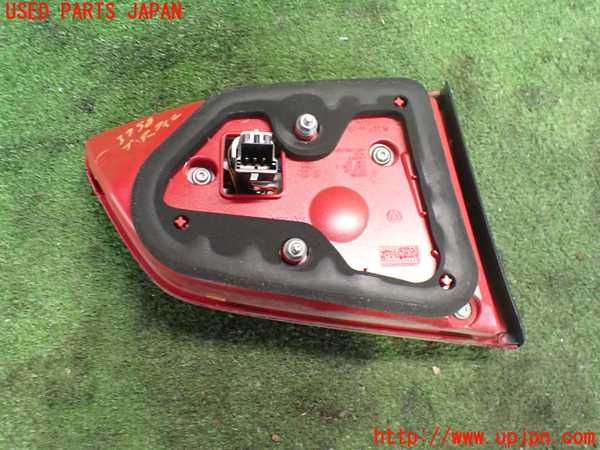 2UPJ-9237581550]VW パサート(Passat) ヴァリアント(Variant)(3CCAX)右リアフィニッシャー 中古_2