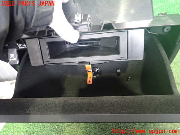 2UPJ-9237587516]VW パサート(Passat) ヴァリアント(Variant)(3CCAX)グローブボックス1 中古_2