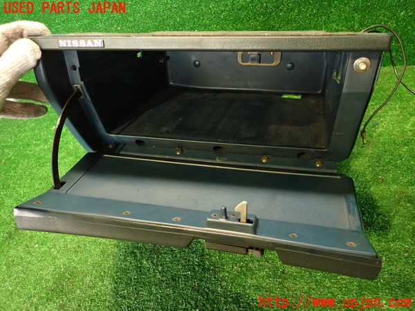 2UPJ-9237597516]セドリック 4ドアハードトップ(430)グローブボックス1 中古_3