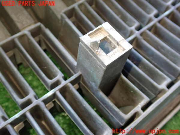 2UPJ-9237601050]グロリア シーマ(セドリック シーマ)(FPAY31)ラジエターグリル 中古_3