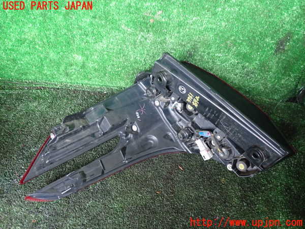 1UPJ-9237611530]アルファードハイブリッド(AYH30W)右テールランプ 中古_2
