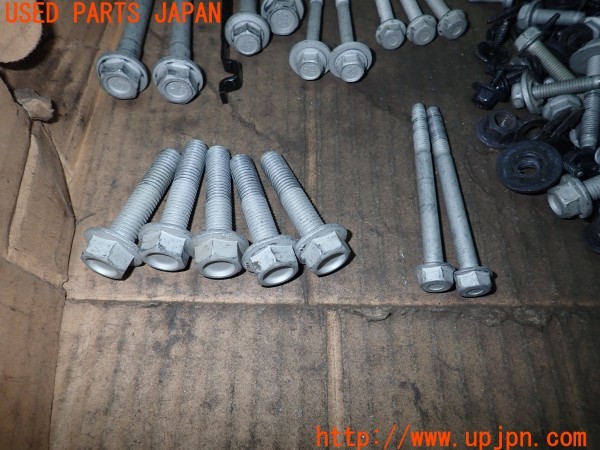 3UPJ=9237630720]キャデラック XT5 プラチナムスポーツ(C1UL)ネジ・ナット・ステー類 セット ジャンク_3