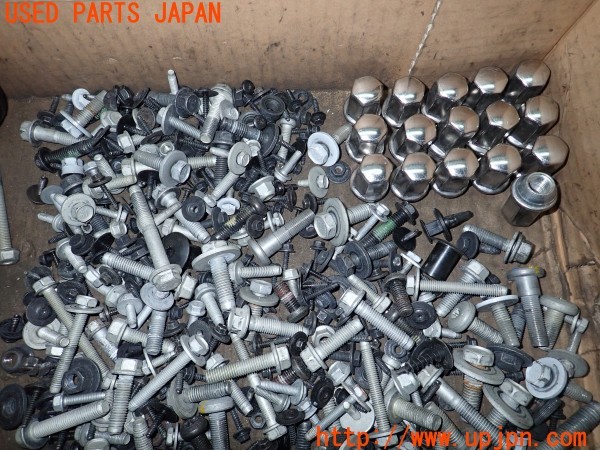 3UPJ=9237630720]キャデラック XT5 プラチナムスポーツ(C1UL)ネジ・ナット・ステー類 セット ジャンク_4