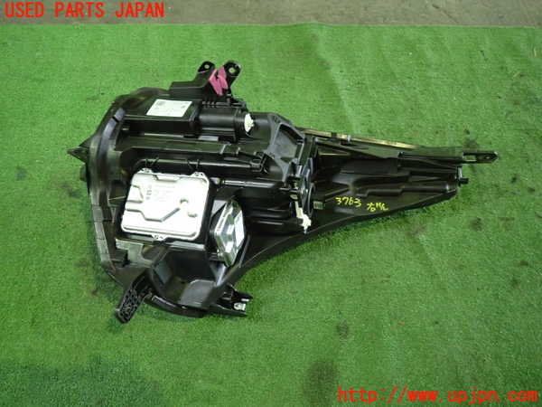 1UPJ-9237631130]キャデラック・XT5(C1UL)右ヘッドライト LED 中古_3
