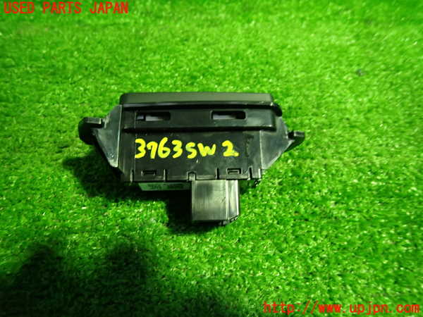 1UPJ-9237636307]キャデラック・XT5(C1UL)スイッチ2 (VSC OFF・MODE) 中古_2