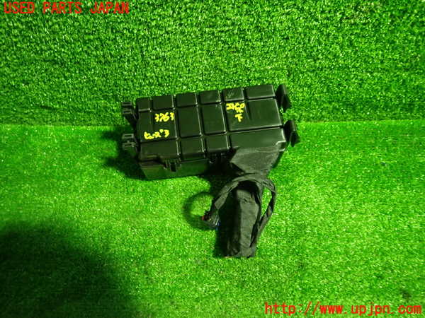 1UPJ-9237636743]キャデラック・XT5(C1UL)ヒューズボックス3 中古_3