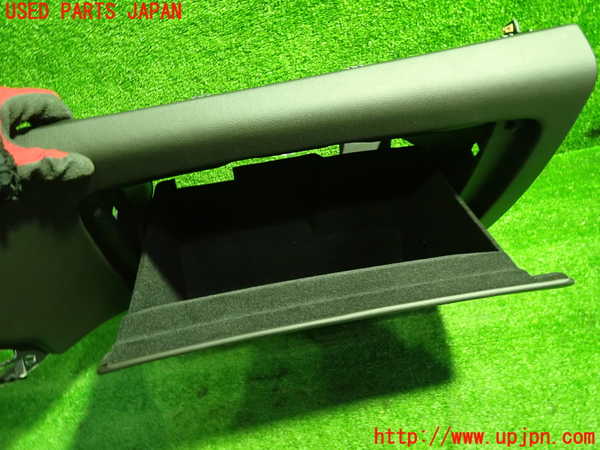 1UPJ-9237637516]キャデラック・XT5(C1UL)グローブボックス1 中古_3